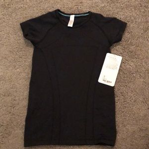 New girls size 10 lululemon workout shirt